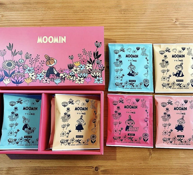 4YONのデザイン事例 物媒体